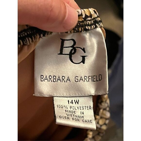 Cute lightweight flowy tan and black skirt. Barbara Garfield. Size 14 - Picture 3 of 6